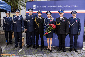 Pani Komendant Wojewódzka na zdjęciu z kluczborskimi policjantami