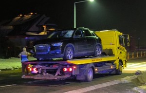 auto marki audi na holowniku