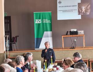 policjantka podczas prelekcji