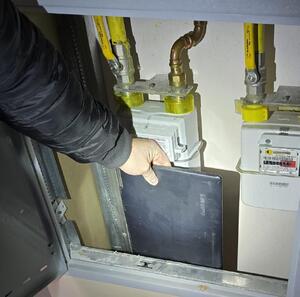 miejsce odnalezienia laptopa skrzynka gazowa