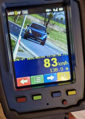 urządzenie pomiarowe wraz zarejestrowaną prędkością