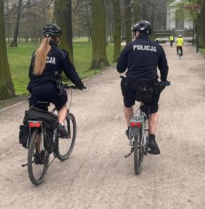 policjanci na rowerach
