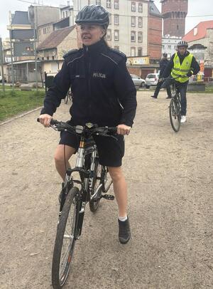 policjantka na rowerze