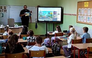 policjant na spotkaniu