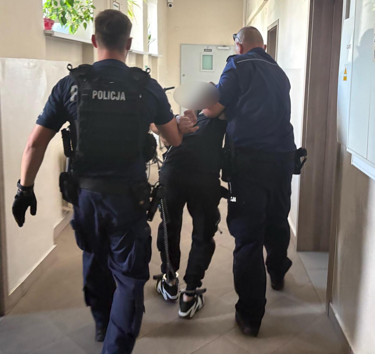 Celował do policjanta przedmiotem przypominającym broń - agresor zatrzymany